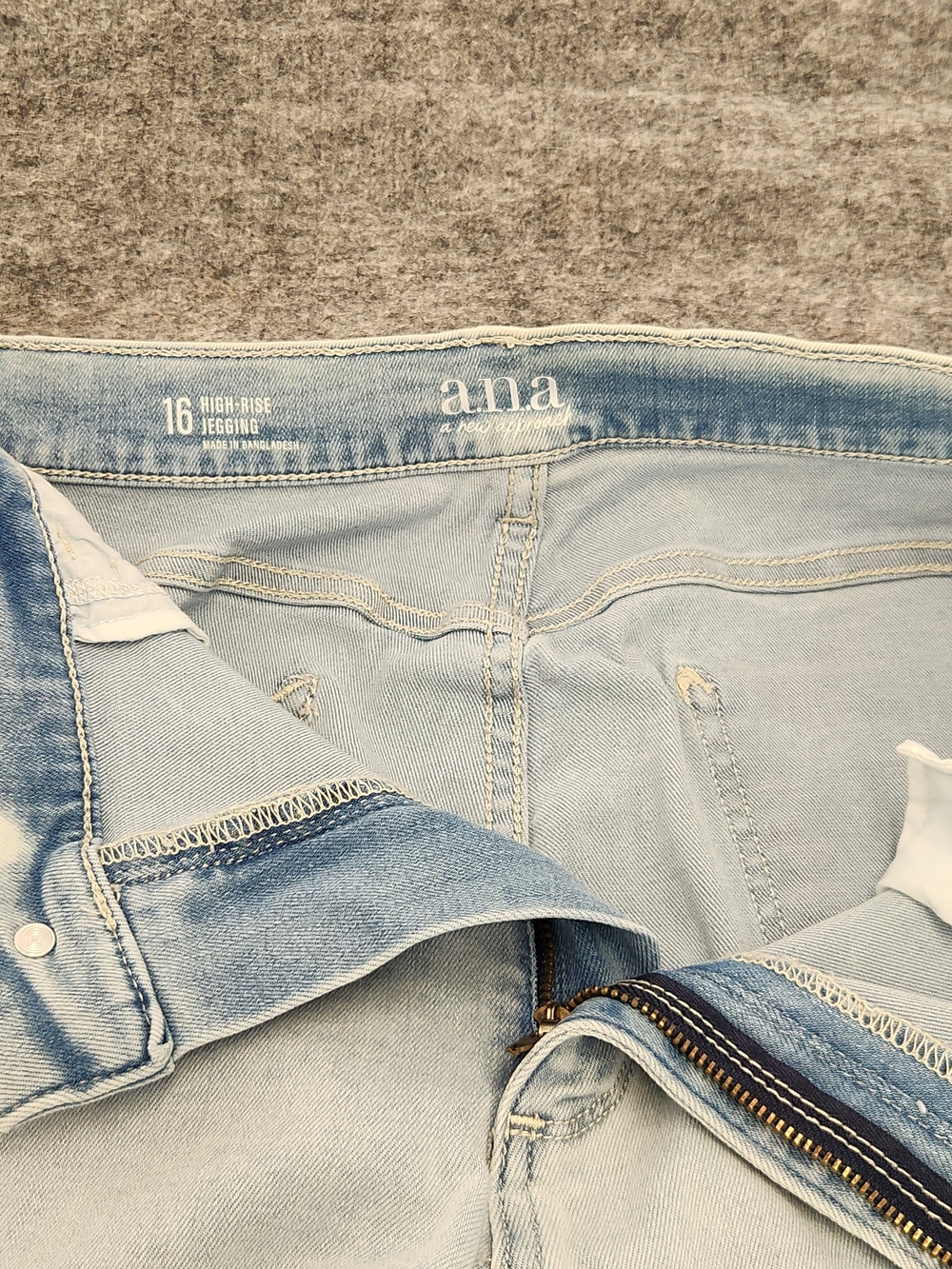 a.n.a Light Wash High-Rise Jegging Jeans - Light Blue